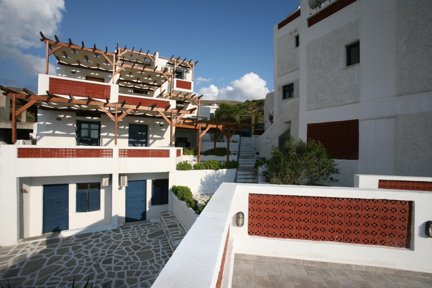 St George Studios & Apartments Batsíon Exteriér fotografie